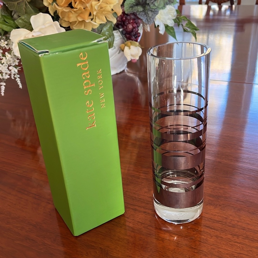 NWT Beautiful Kate Spade Hampton Bud Vase. 2.25” dia. x 7.5”h.